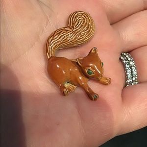 🦋 VINTAGE GERRY’S GREEN EYED SQUIRREL BROOCH🤎